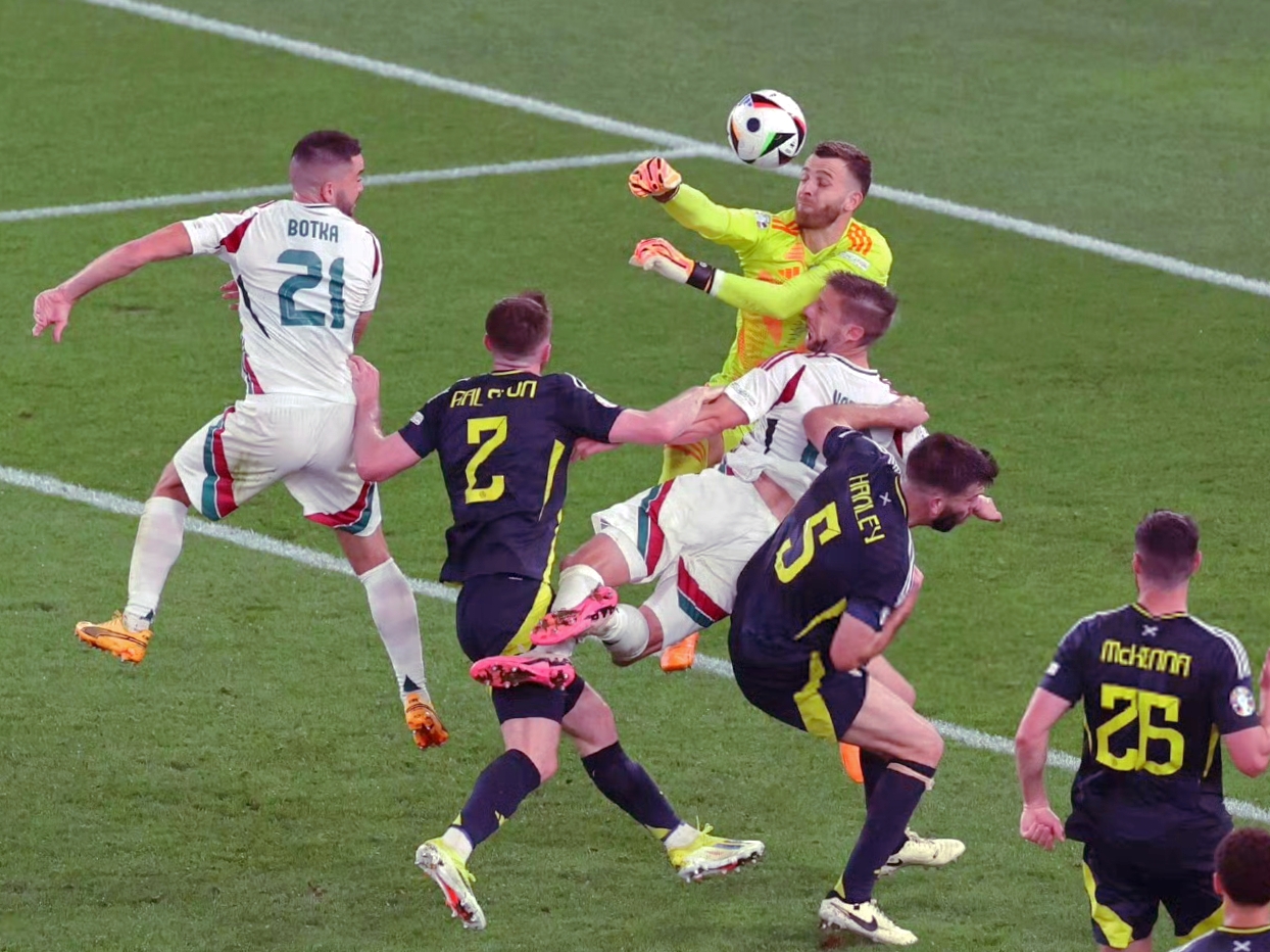 奥格斯堡在主场战胜狼堡，迎来一场激动比赛的简单介绍