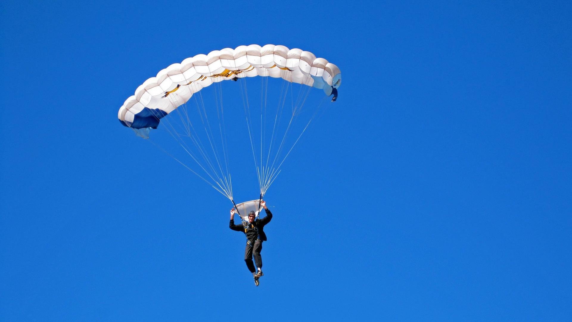 德甲争冠战之夜，霍勒迪关键时刻站出来