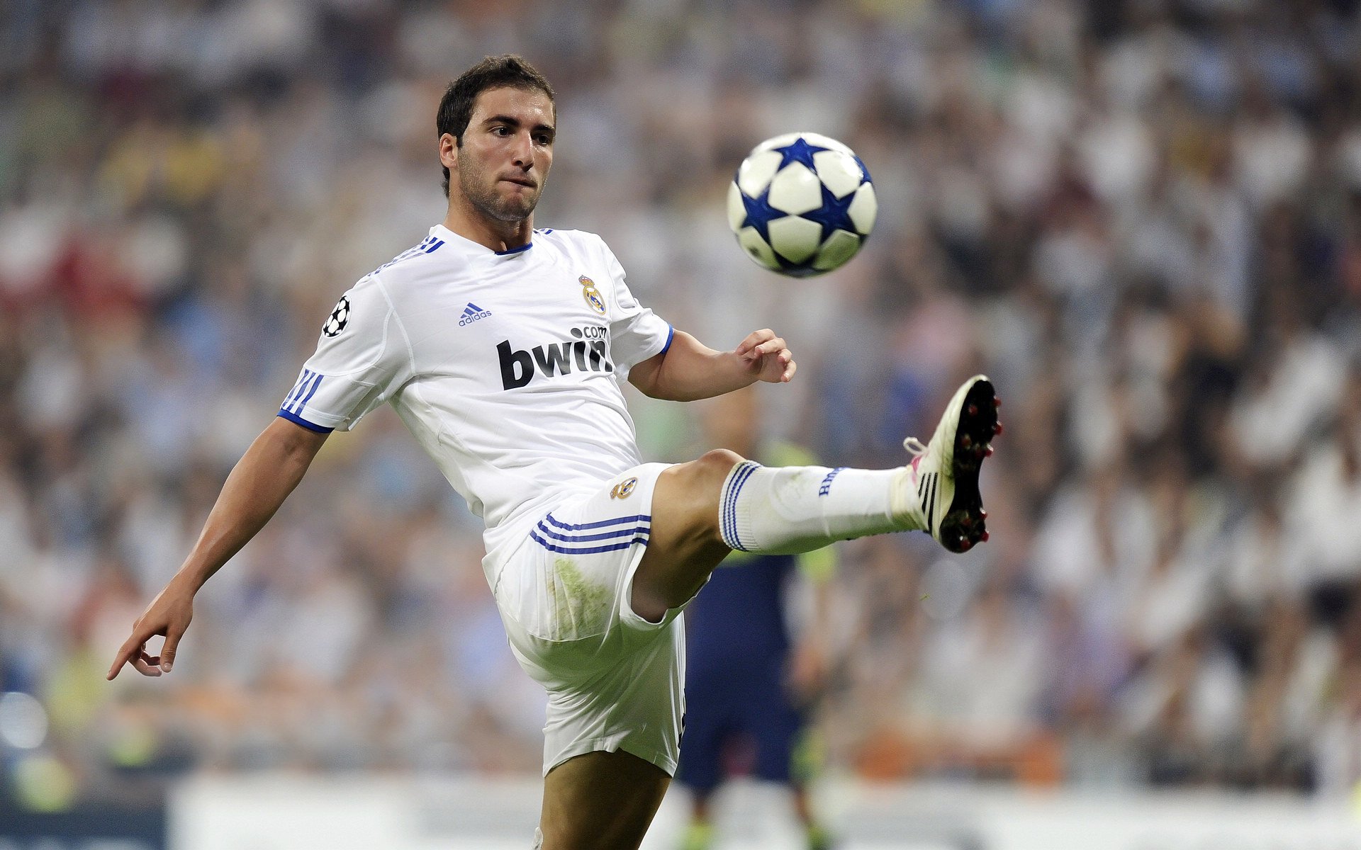 鏖战东方，奥亚尔萨瓦尔扛起马德里竞技的远征旗帜