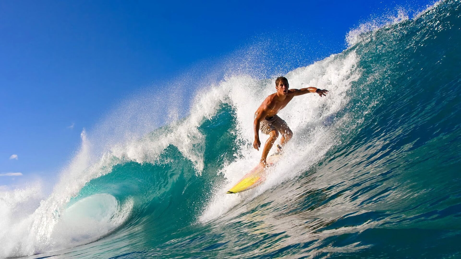 疾风知劲草，梅赛德斯轻取阿斯顿马丁，诺里斯点燃赛场—一场关于速度与激情的权力更迭